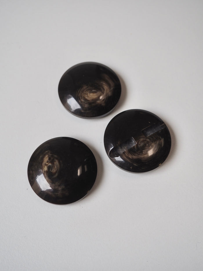 Brown Channel Hole Horn Buttons 34mm/54L