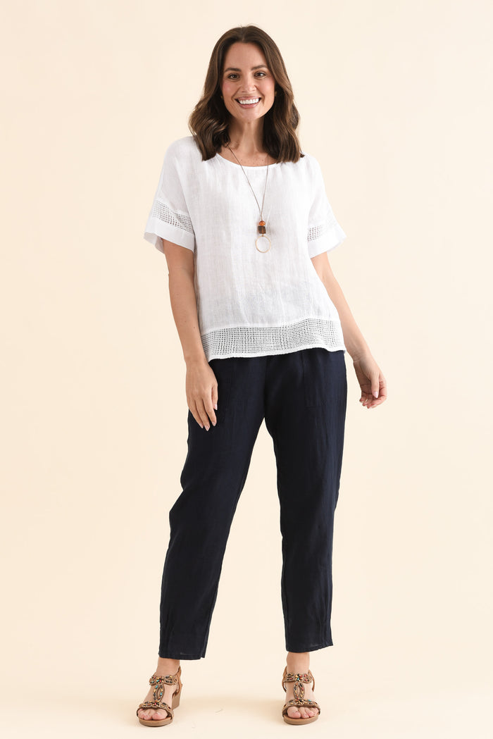 Corinna White Linen Top,Full Body,Brunette model,alt text|model:MJ