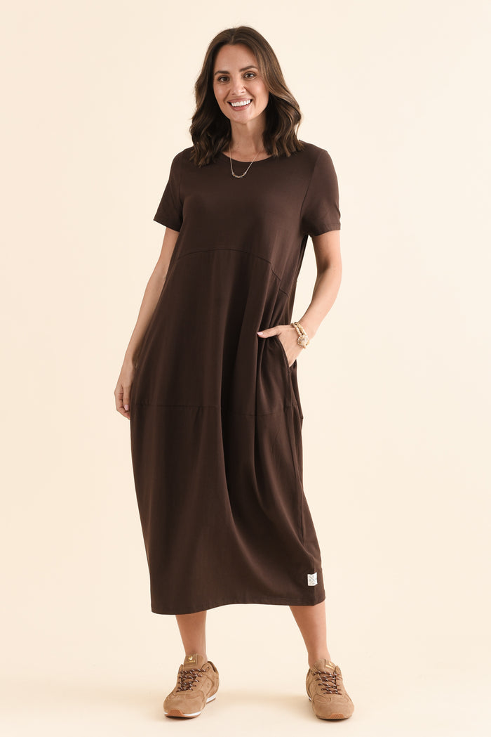 Diana Chocolate Cotton Pocket Dress,Full Body,Brunette model,alt text|model:MJ