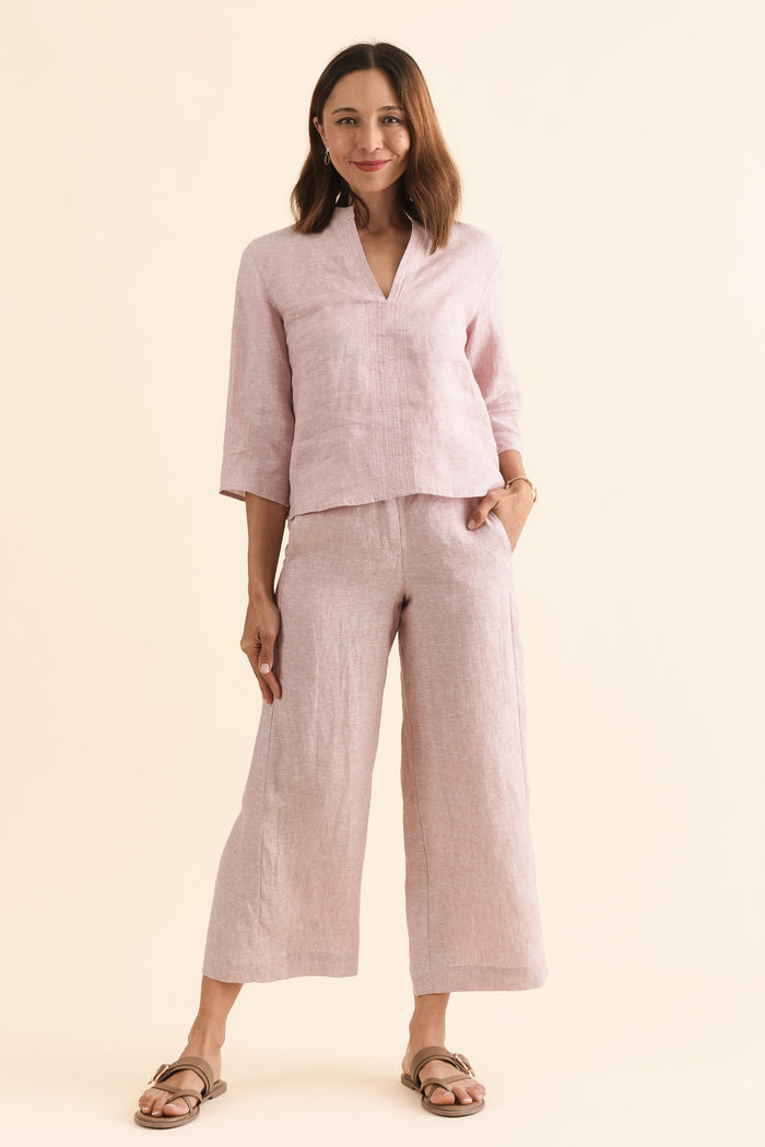 Oregon Blush Linen Top,Full Body,Brunette model,alt text|model:Cara