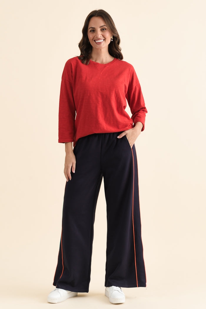 Traveller Navy Pocket Sweatpants,brunette model,Full Outfit,alt text|model:MJ