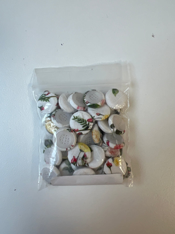 White Floral Fabric Covered Buttons 13mm x37