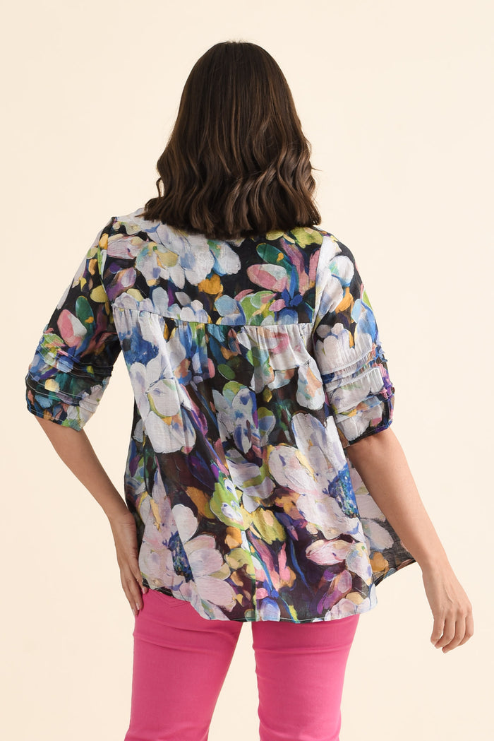 Acacia Blue Floral Button Top,brunette model,Back of Outfit,alt text|model:MJ