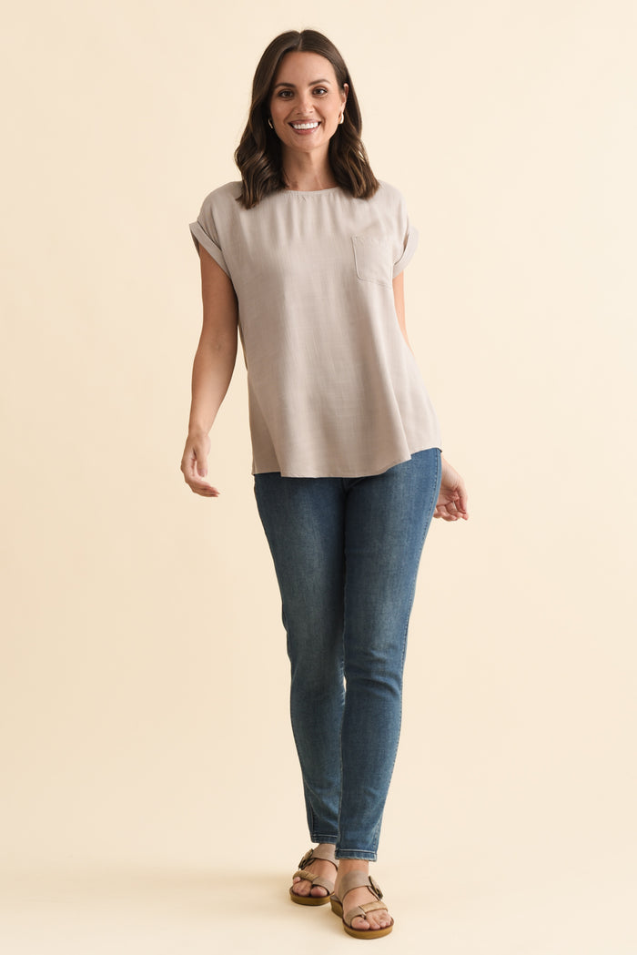 Aiden Beige Linen Blend Pocket Top,Brunette model,alt text|model:MJ