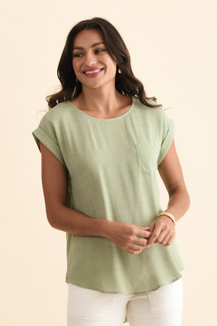 Aiden Sage Linen Blend Pocket Top,Brunette model,alt text|model:Brontie