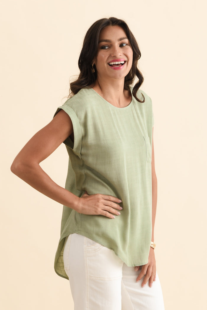 Aiden Sage Linen Blend Pocket Top,Brunette model,alt text|model:Brontie
