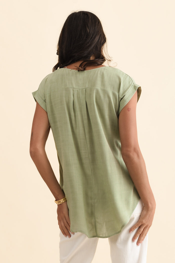 Aiden Sage Linen Blend Pocket Top,Brunette model,alt text|model:Brontie