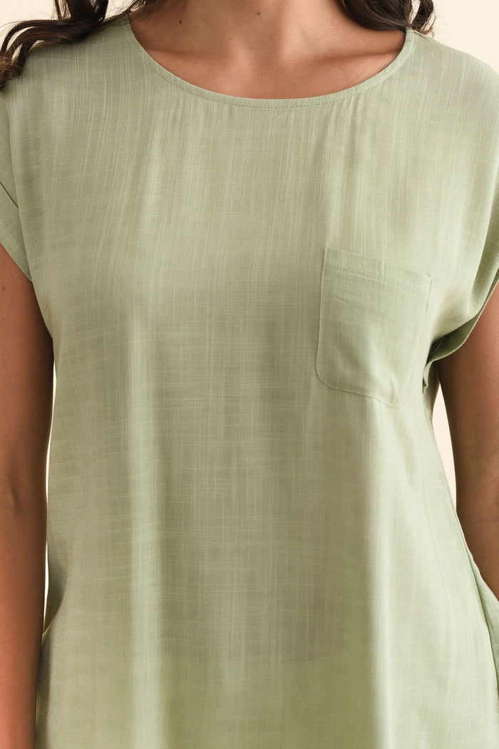 Aiden Sage Linen Blend Pocket Top,Brunette model,alt text|model:Brontie