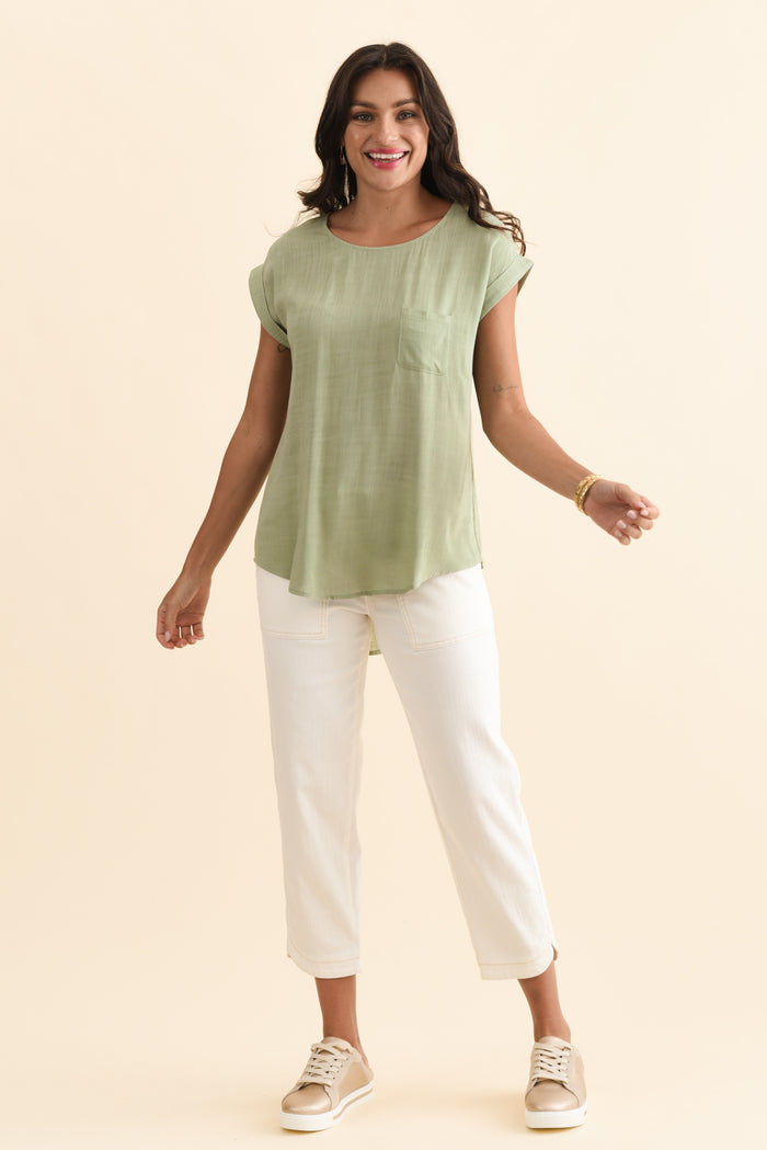 Aiden Sage Linen Blend Pocket Top,Brunette model,alt text|model:Brontie