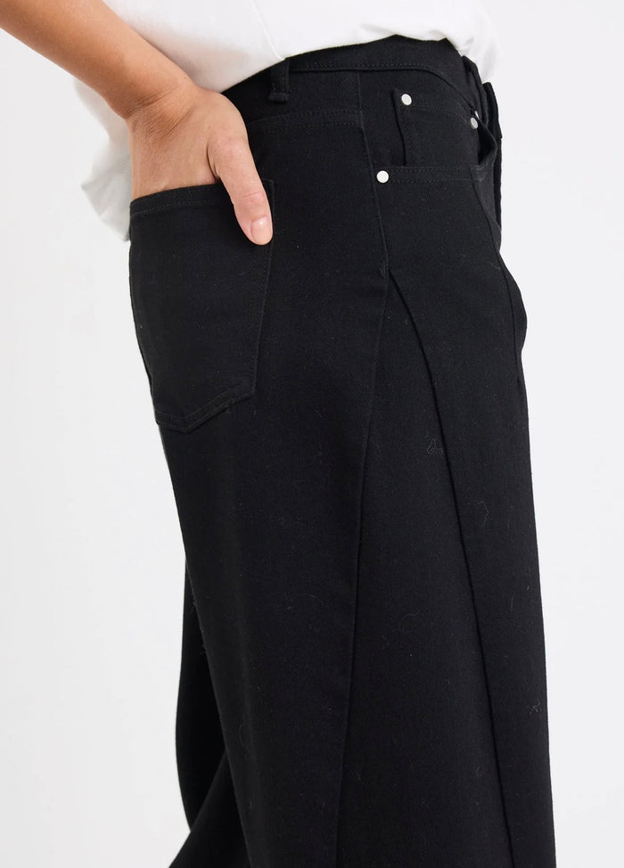 Among The Brave Graduate Barrel Jeans Jet Black