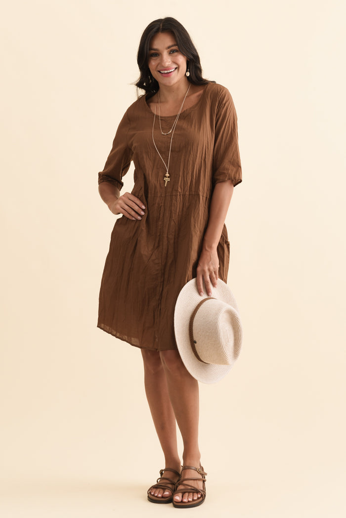 Andora Chocolate Crinkle Cotton Dress,Brunette model,alt text|model:Brontie