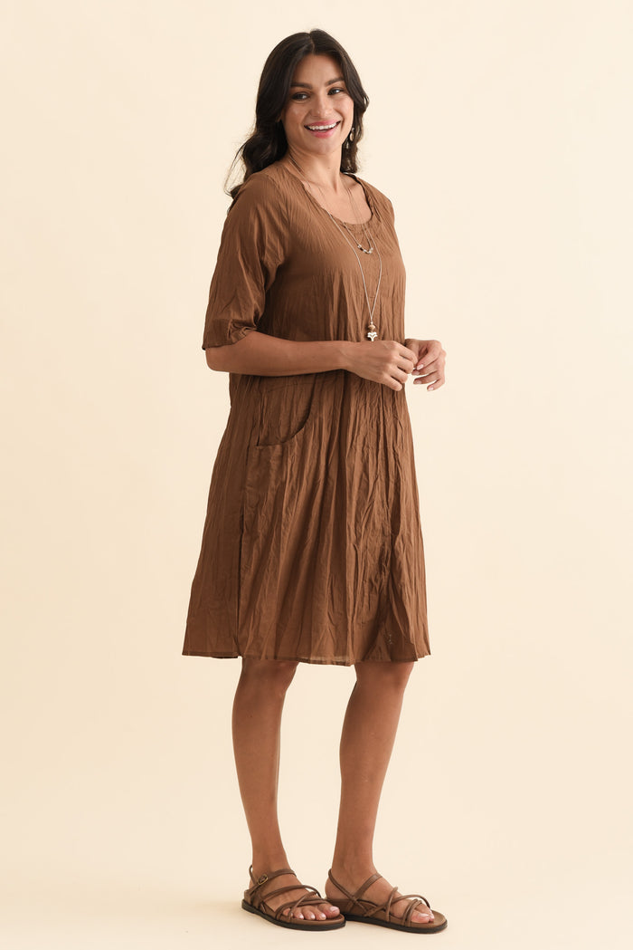 Andora Chocolate Crinkle Cotton Dress,Brunette model,alt text|model:Brontie
