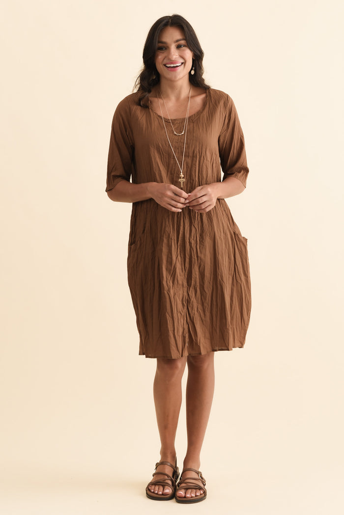 Andora Chocolate Crinkle Cotton Dress,Brunette model,alt text|model:Brontie