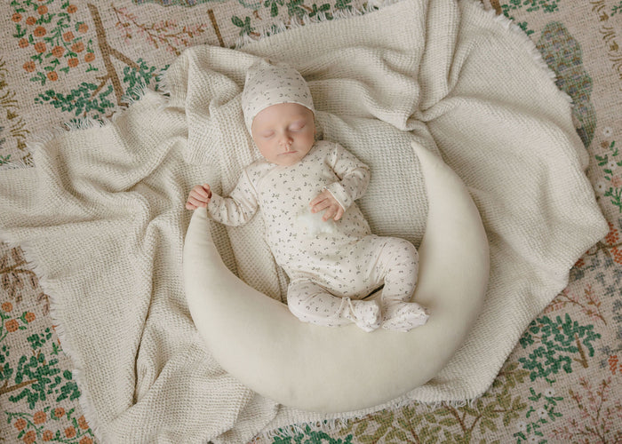 Baby Boy Bib – Ivory Blue – Floral Rib