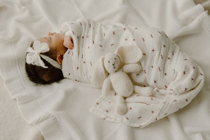 Baby Girl Muslin Swaddle Blanket – Ivory Red – Bow Pattern