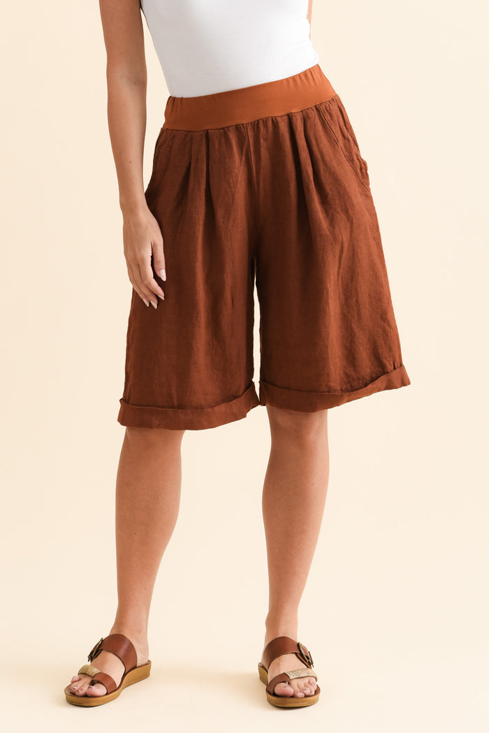 Betsy Rust Linen Pocket Shorts,Brunette model,alt text|model:MJ