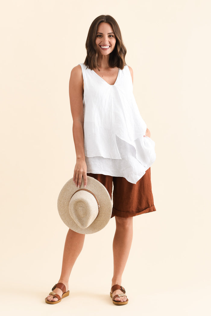 Betsy Rust Linen Pocket Shorts,Brunette model,alt text|model:MJ