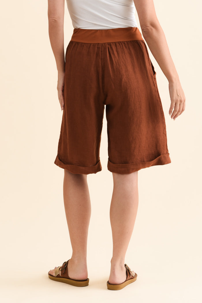 Betsy Rust Linen Pocket Shorts,Brunette model,alt text|model:MJ