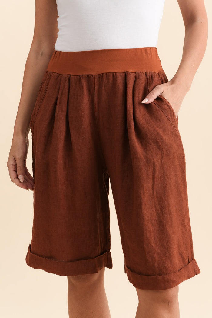 Betsy Rust Linen Pocket Shorts,Brunette model,alt text|model:MJ