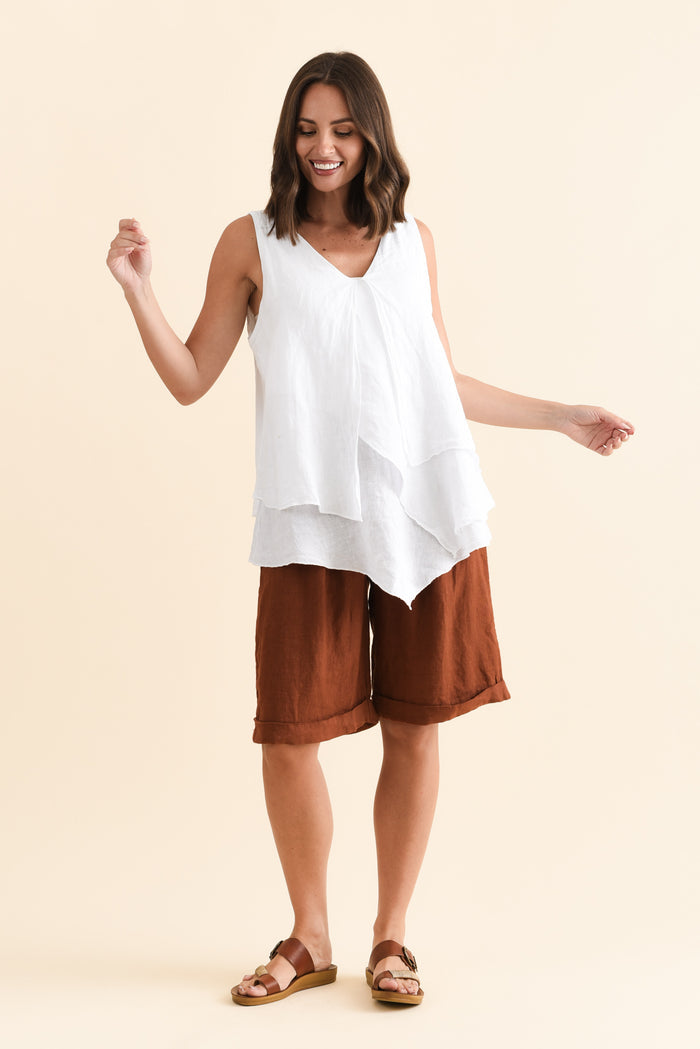 Betsy Rust Linen Pocket Shorts,Brunette model,alt text|model:MJ