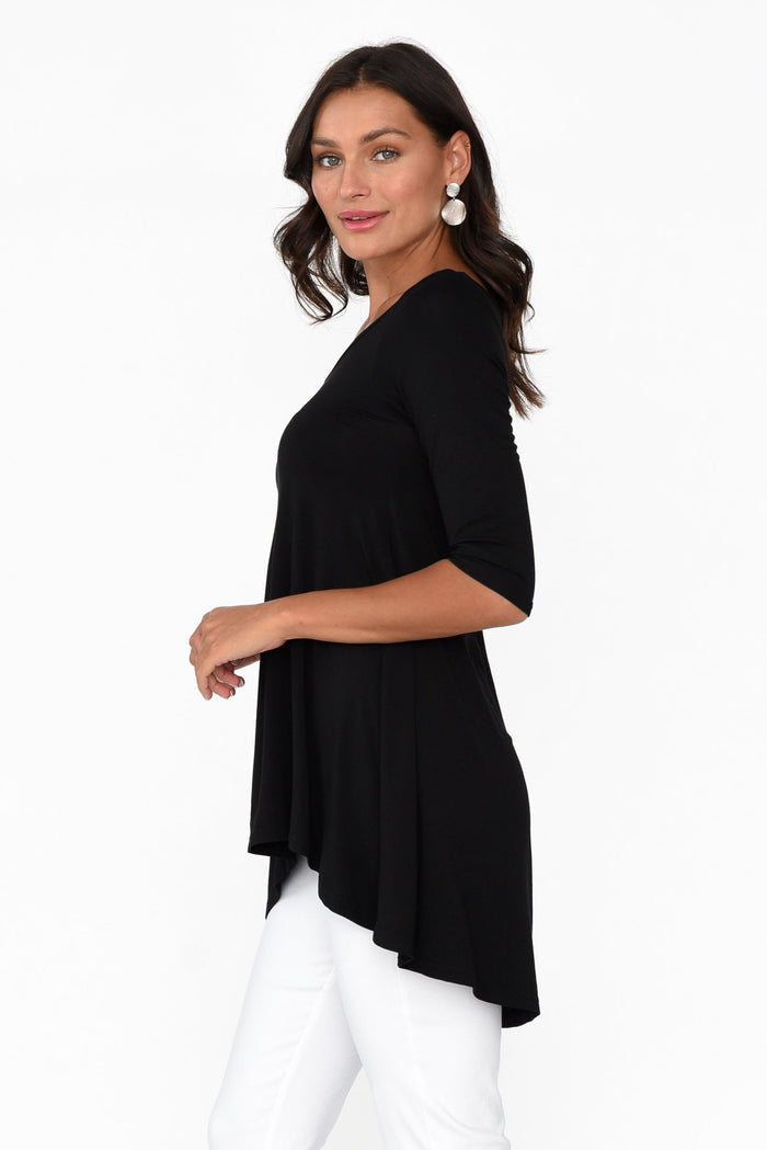 Black Bamboo Hi Lo Hem Top,Brunette model,alt text|model:Brontie