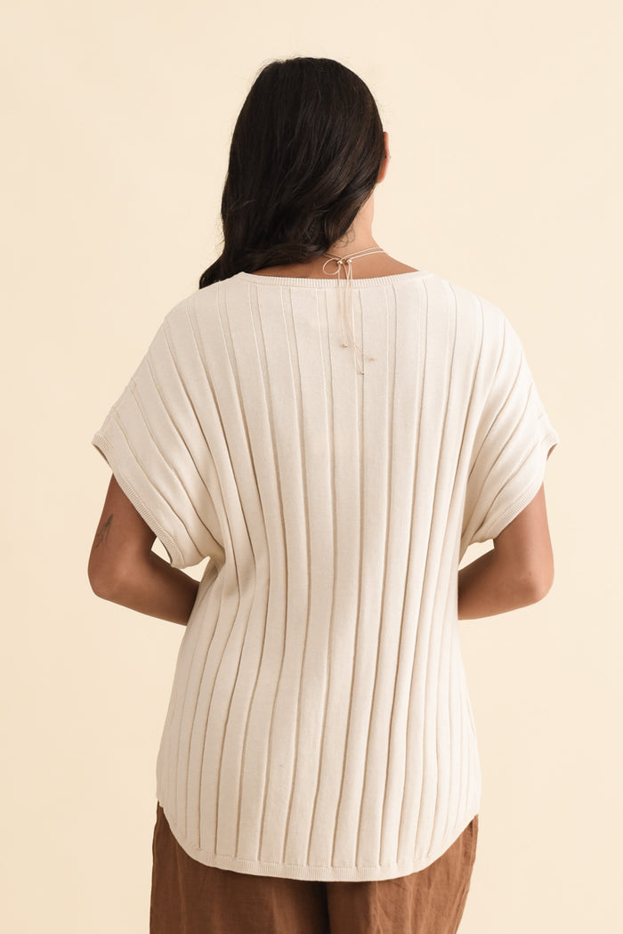Blake Cream Cotton Linen Knit Top,Brunette model,alt text|model:Brontie