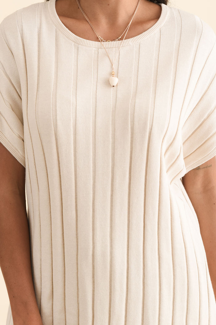 Blake Cream Cotton Linen Knit Top,Brunette model,alt text|model:Brontie