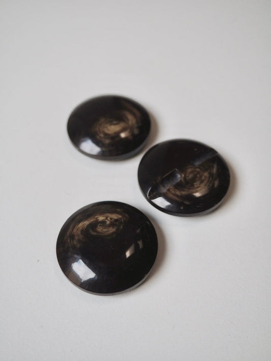 Brown Channel Hole Horn Buttons 34mm/54L