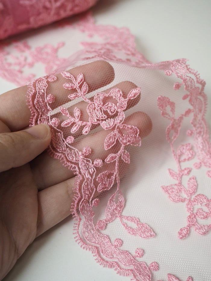Bubblegum Rose Garland Scallop Lace Trim 10cm