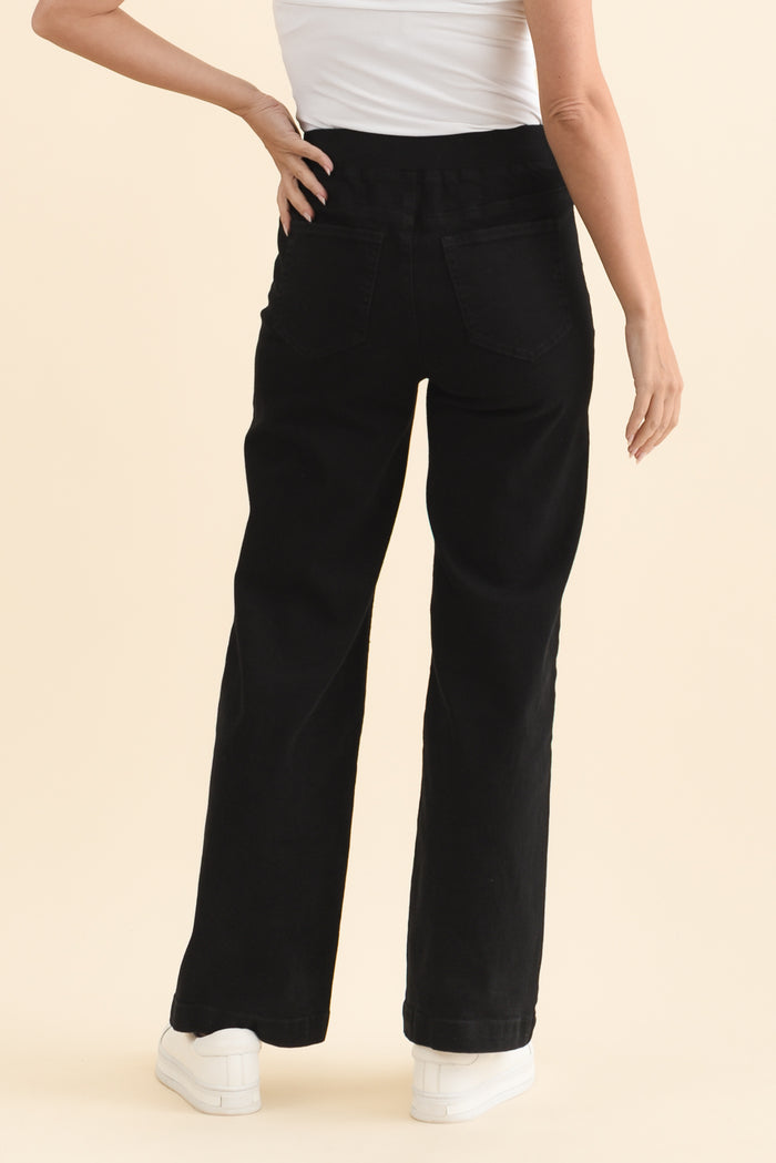 Carpenter Black Stretch Jeans,Brunette model,alt text|model:MJ