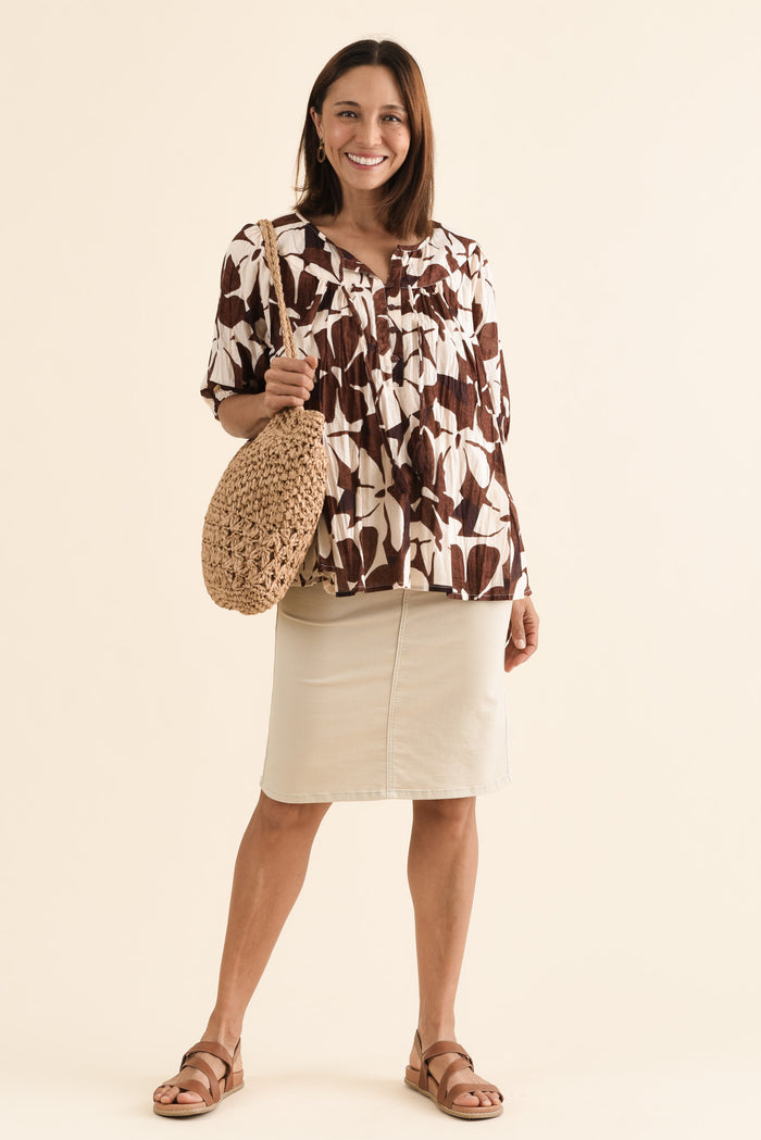 Claris Chocolate Garden Crinkle Cotton Top,Full Body,Brunette model,alt text|model:Cara