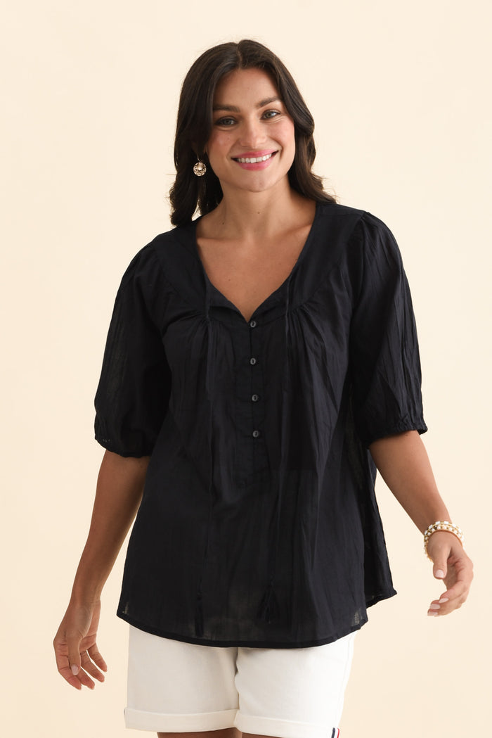 Claris Navy Crinkle Cotton Top,Brunette model,alt text|model:Brontie