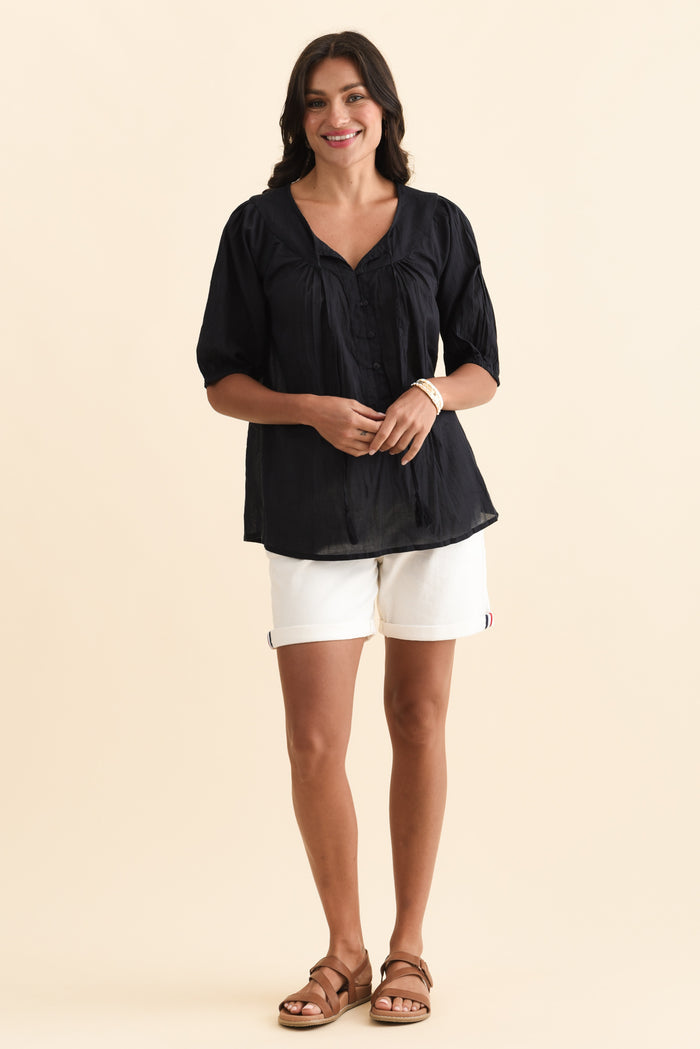 Claris Navy Crinkle Cotton Top,Brunette model,alt text|model:Brontie