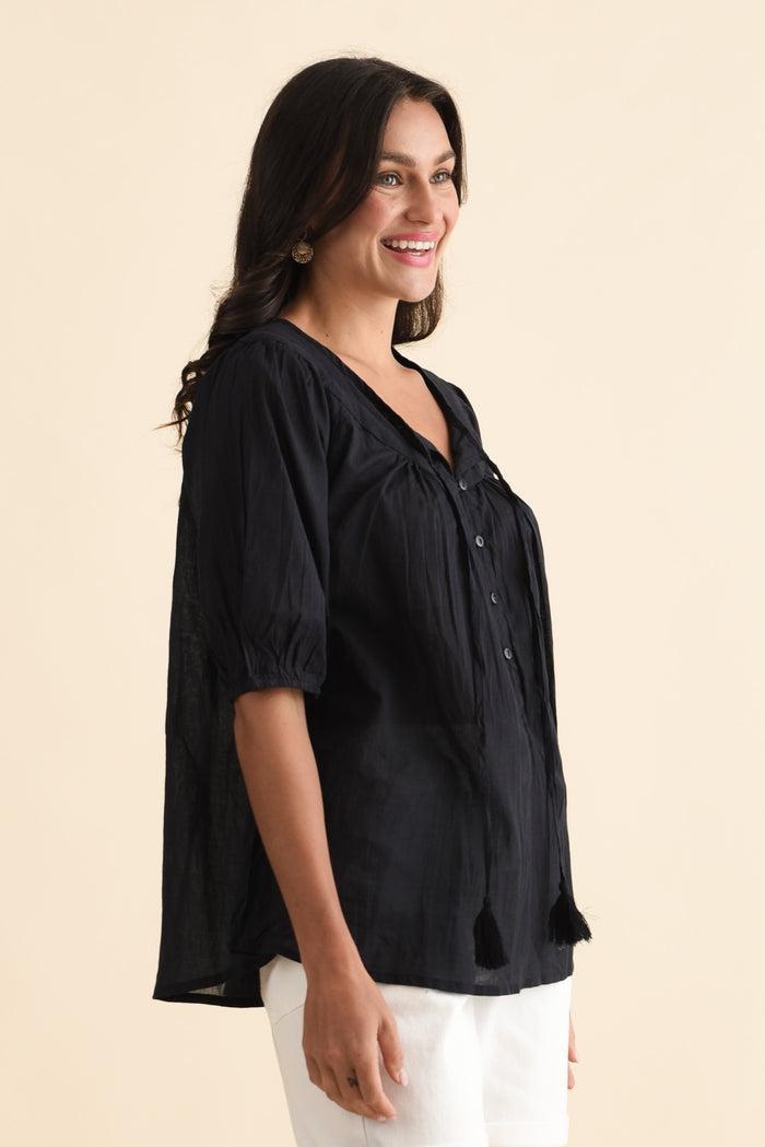 Claris Navy Crinkle Cotton Top,Brunette model,alt text|model:Brontie