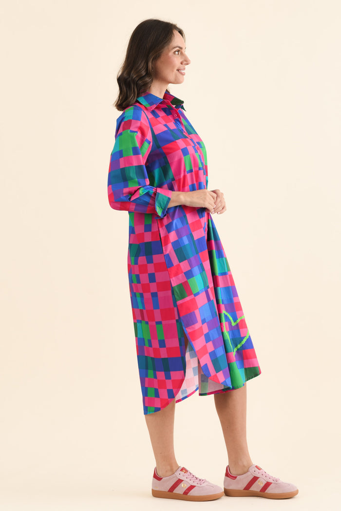 Claude Pink Gingham Cotton Poplin Dress,brunette model,Side of Outfit,alt text|model:MJ