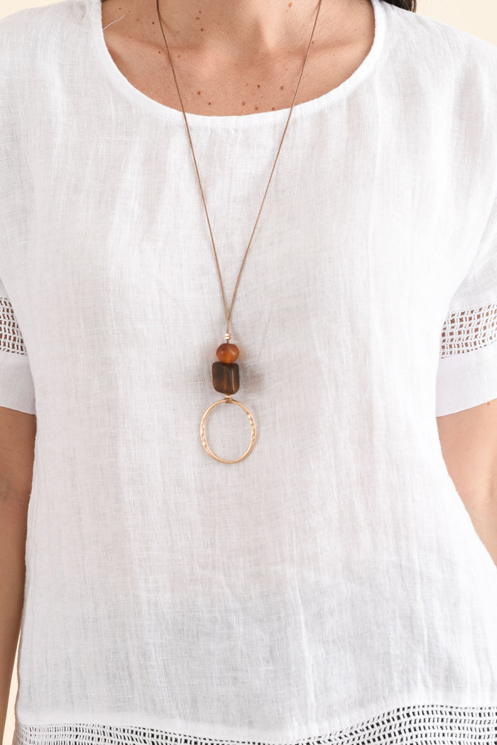 Corinna White Linen Top,Detail,Brunette model,alt text|model:MJ