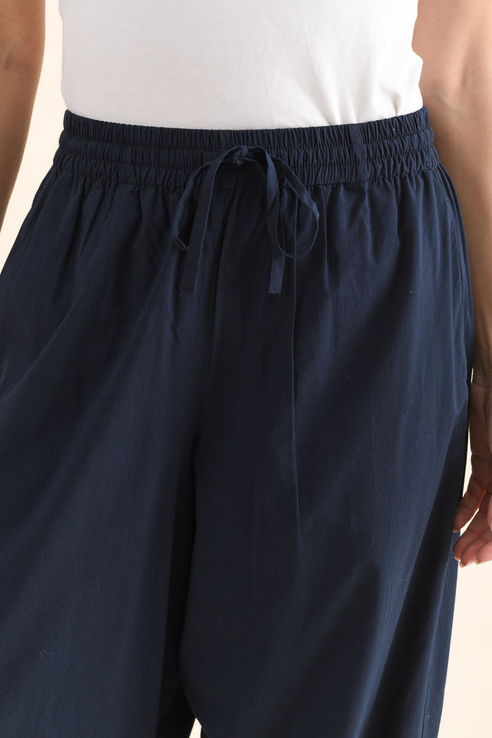 Drift Navy Barrel Drawstring Pants,Detail,Brunette model,alt text|model:MJ