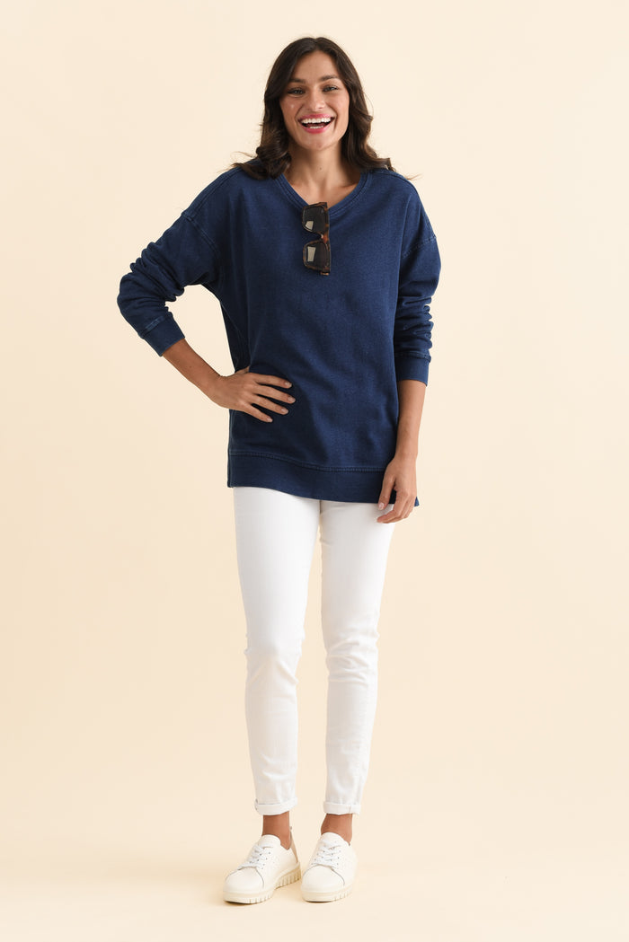 Easy Navy Cotton Crew Sweatshirt,Brunette model,alt text|model:Brontie