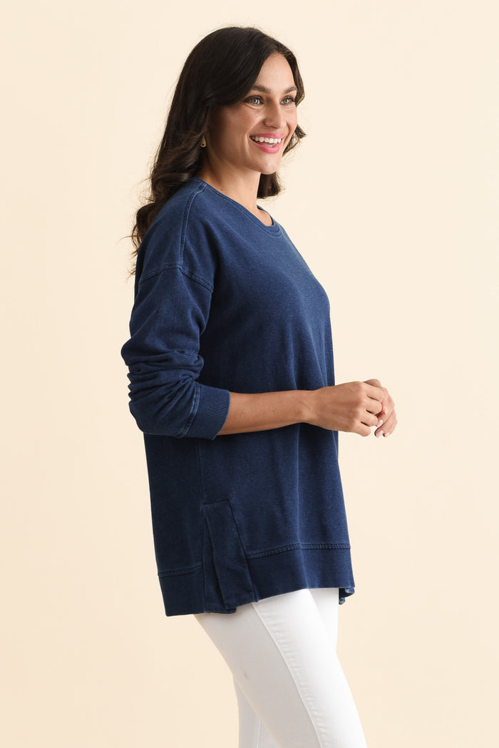 Easy Navy Cotton Crew Sweatshirt,Brunette model,alt text|model:Brontie