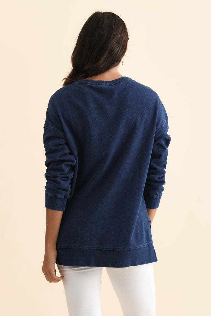 Easy Navy Cotton Crew Sweatshirt,Brunette model,alt text|model:Brontie
