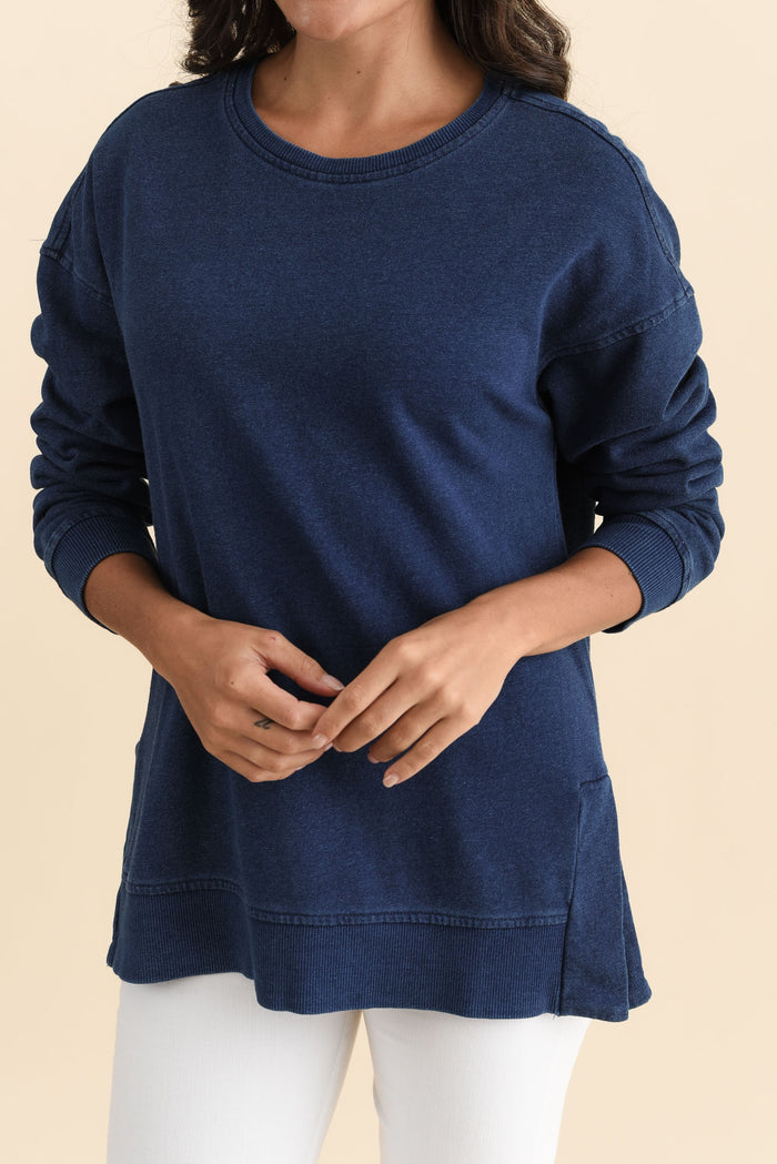 Easy Navy Cotton Crew Sweatshirt,Brunette model,alt text|model:Brontie