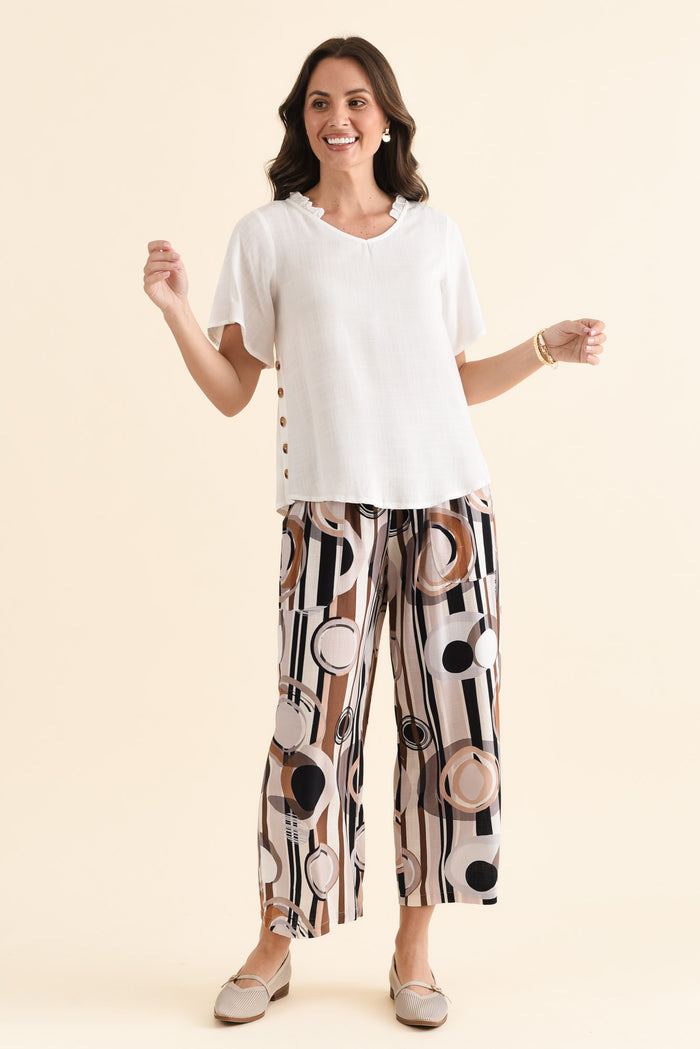 Hina White Frill Collar Top,brunette model,Full Outfit,alt text|model:MJ