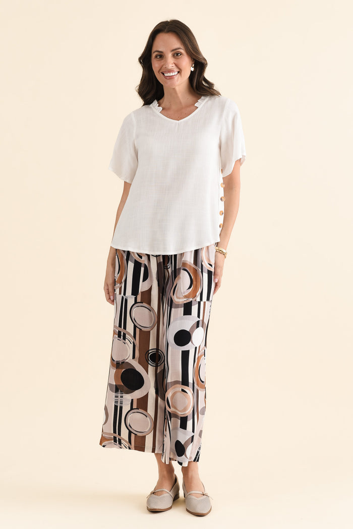 Hina White Frill Collar Top,brunette model,Full Outfit,alt text|model:MJ