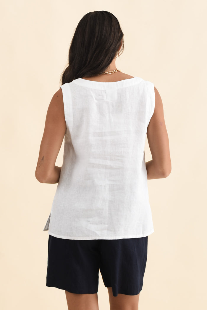 Inez White Linen Tank,Brunette model,alt text|model:Brontie