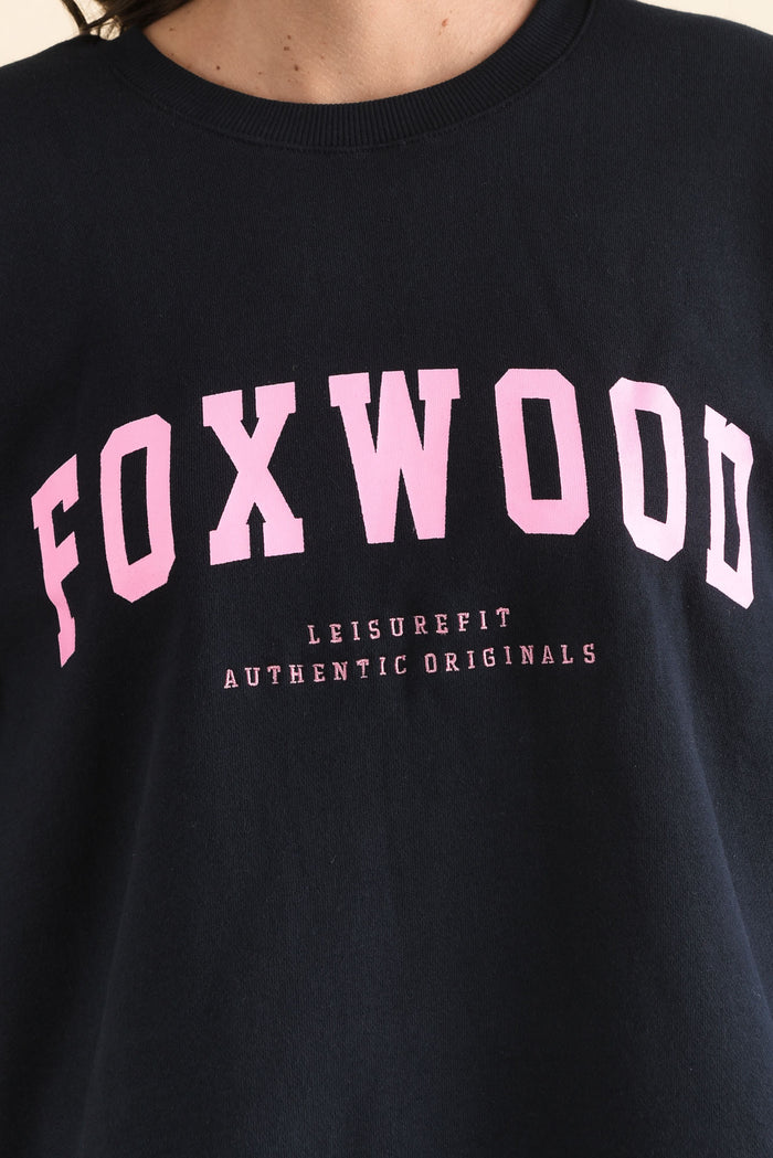 Interval Indigo Crewneck Sweatshirt,Detail,Brunette model,alt text|model:MJ