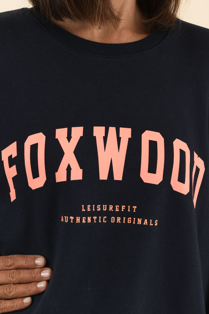 Interval Navy Crewneck Sweatshirt,Detail,Brunette model,alt text|model:Cara