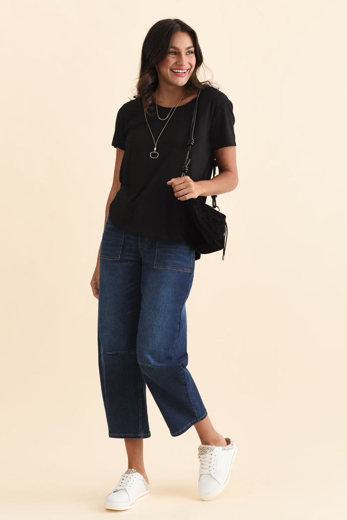 Janis Black Bamboo Tee,Brunette model,alt text|model:Brontie