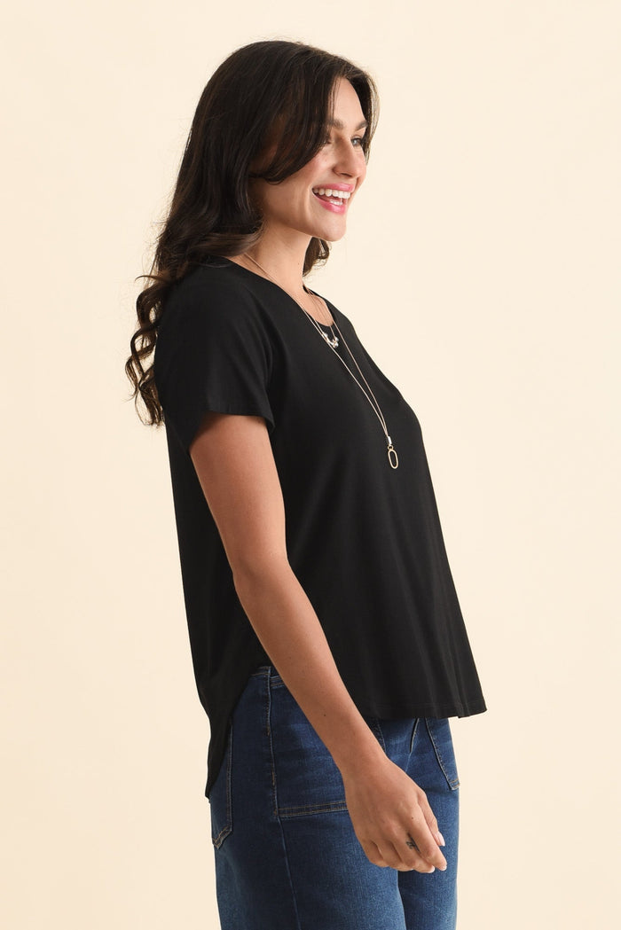 Janis Black Bamboo Tee,Brunette model,alt text|model:Brontie