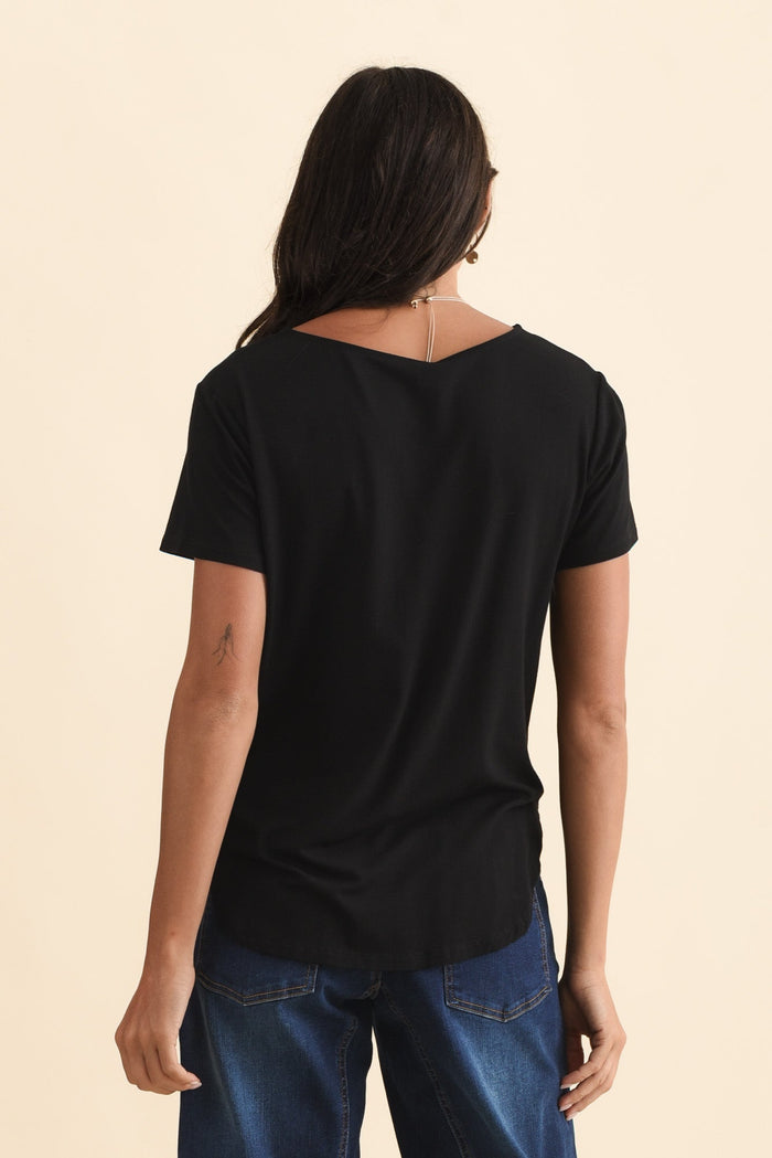 Janis Black Bamboo Tee,Brunette model,alt text|model:Brontie