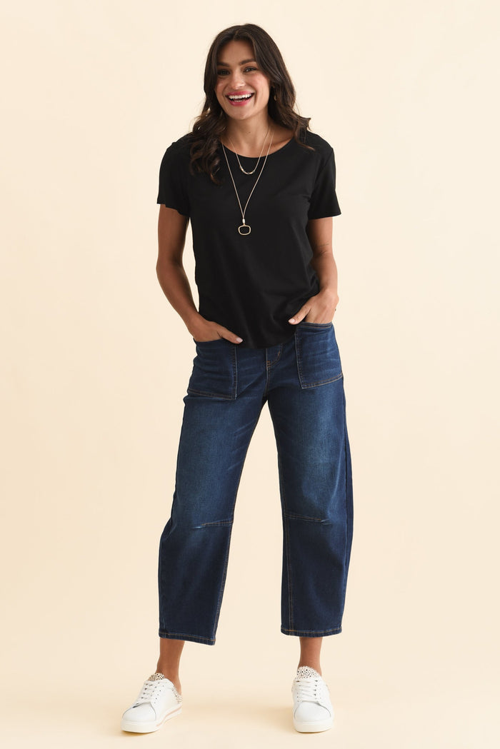 Janis Black Bamboo Tee,Brunette model,alt text|model:Brontie